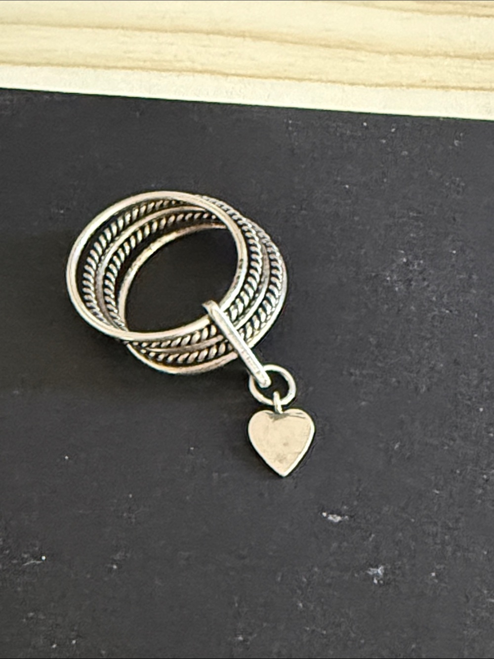 Fashion Jewelry Silver Twisted Hoop Ring with Heart Charm